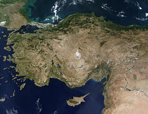מפת לווין עם 330 ק"מ של גבול משותף  לסוריה